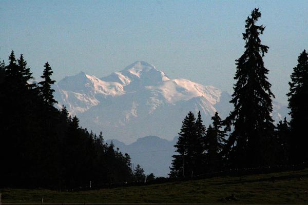 Le Mont-Blanc vu du Jura - © octobre 2011 - P.M. Aubertel