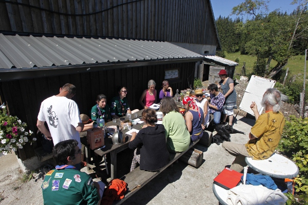 Cours de bergers -Cuisine en alpage- à la Cernée - © août 2012 - P.M. Aubertel