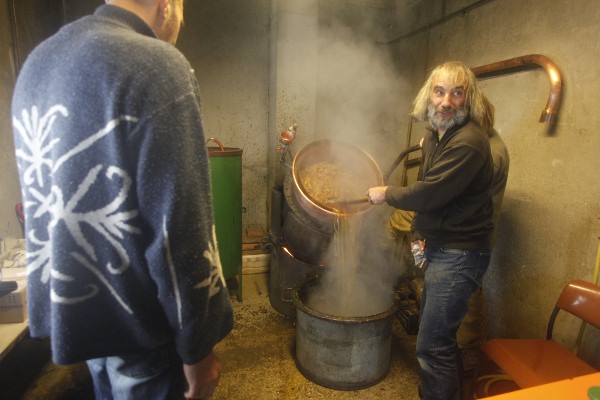Distillation de la gentiane - © décembre 2012 - P.M. Aubertel